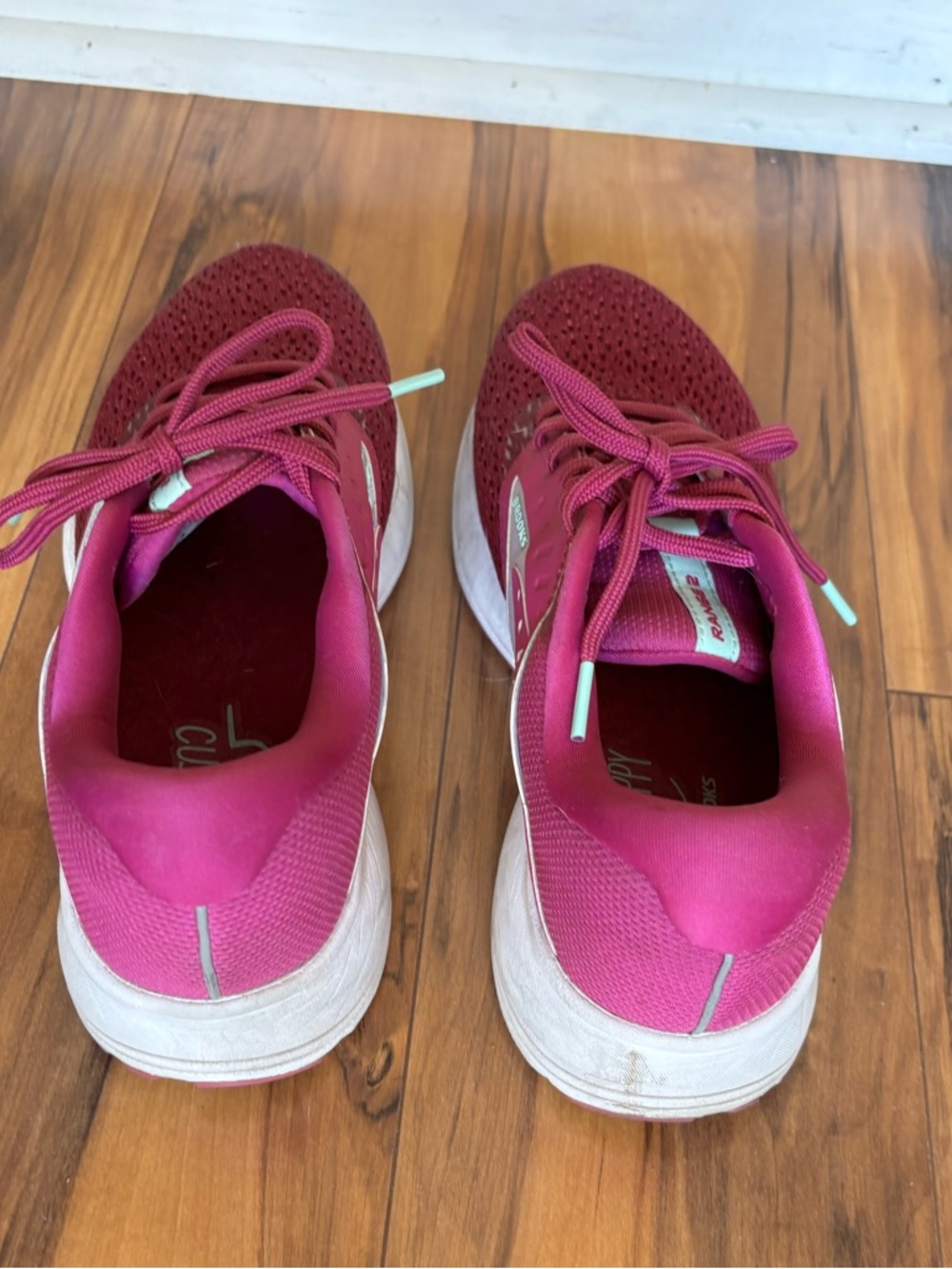 Brooks women, fuchsia, pink, running shoes sneakers range 2 size 9 - Picture 3 of 11